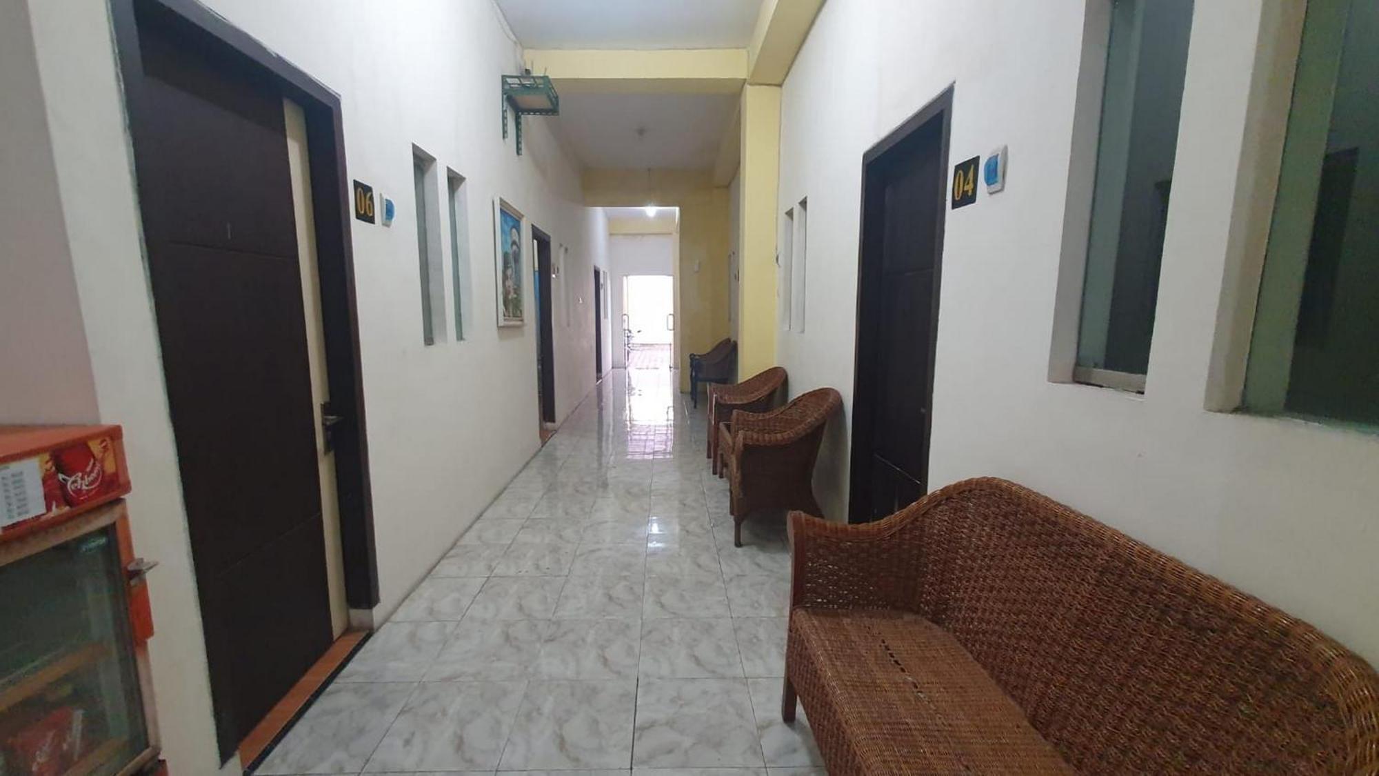 Reddoorz Syariah At Demasto Homestay Jembel Exterior foto